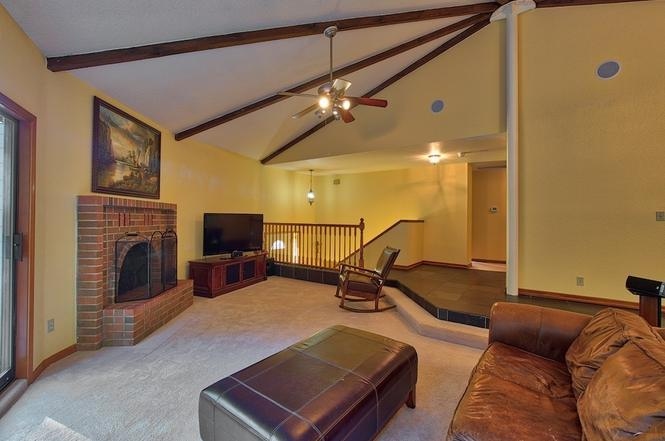 Sammamish House: 1515 207th Pl NE