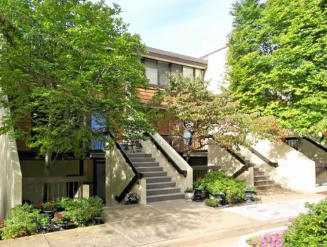 Arlington Condo: 2108 S Quincy St