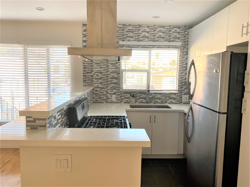 Santa Monica Apartment: 1433 9th St