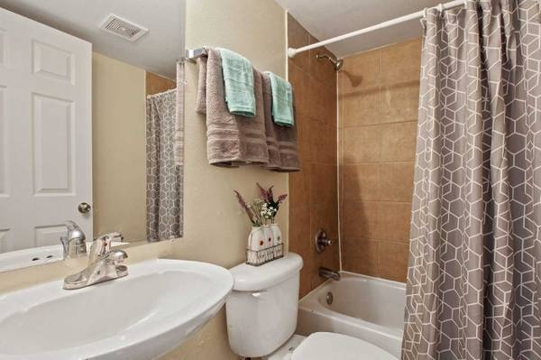 New Orleans Apartment: 3300 Garden Oaks Dr