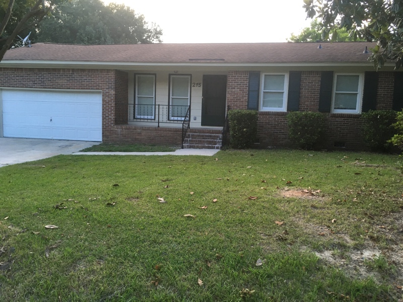 Summerville House: 215 cardinal drive