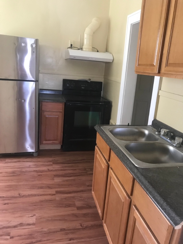 Utica Apartment: 1671 Taylor Ave