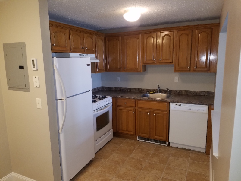 Middleboro Apartment: 17 Anderson Ave
