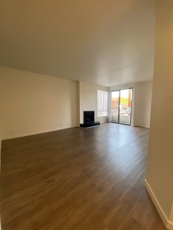 Studio City Condo: 4343 Whitsett Ave