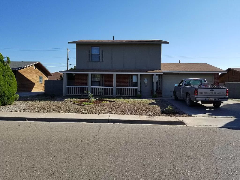 Alamogordo House: 810 Santa Cruz Drive