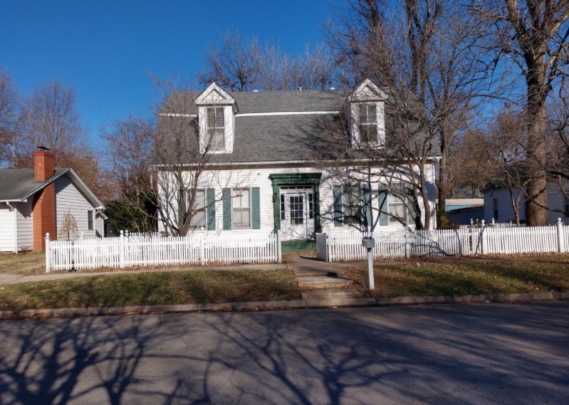 Charleston House: 306 East Cypress