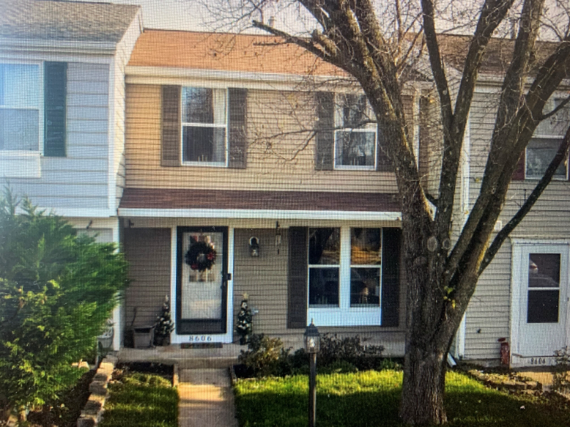 Manassas Park Townhome: 8606 Hamilton Ct