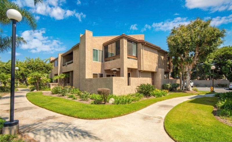 Huntington Beach Condo: 16891 Bluewater Ln