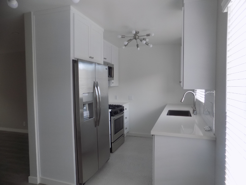 Los Angeles Apartment: 646 S Barrington