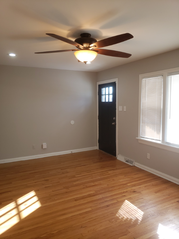 Saint Louis House: 2457 Shannon Ave