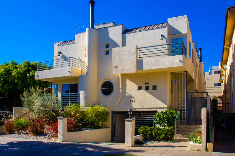 Beverly Hills Townhome: 627 N Sweetzer Ave