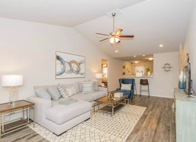 Alexander House: 5041 Woodstream Dr