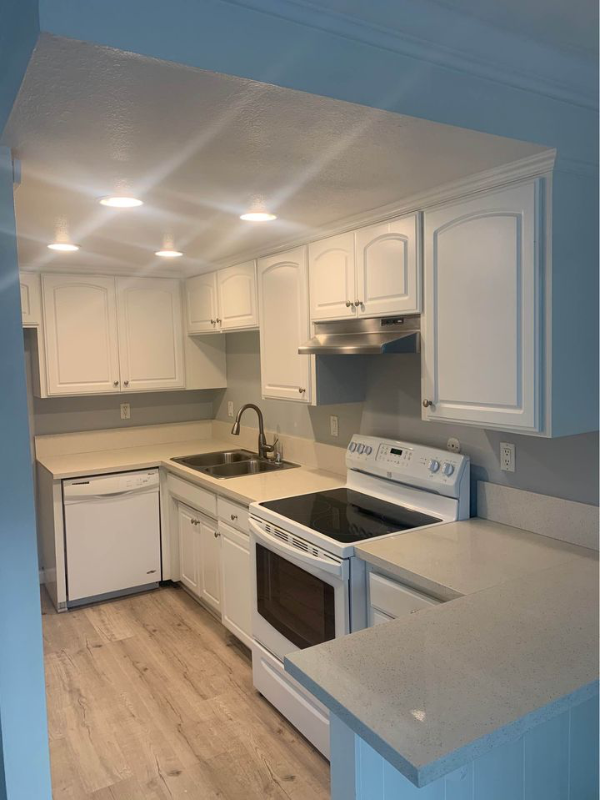 Newport Beach Apartment: 1409 Superior Ave