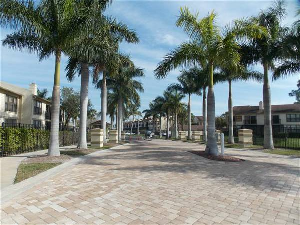 Clearwater Condo: 1952 Laughing Gull Ln