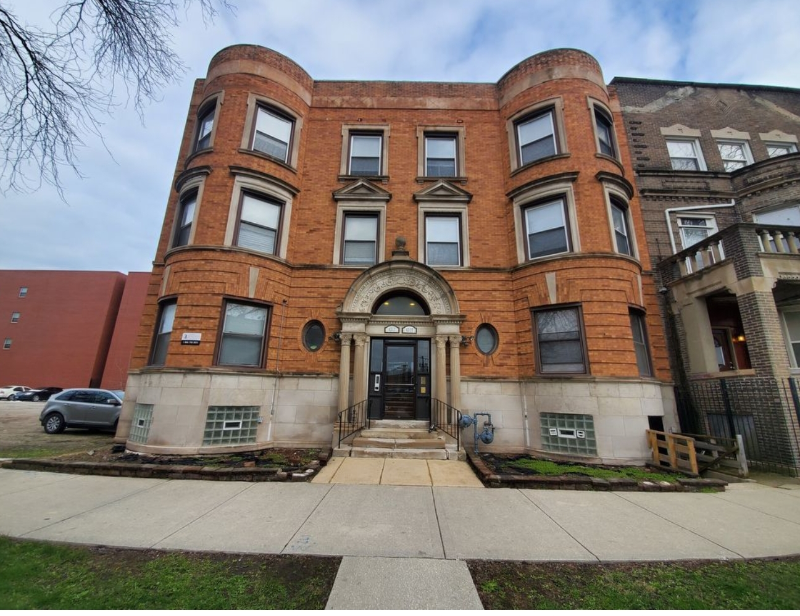 Chicago Apartment: 4319 S Michigan Ave