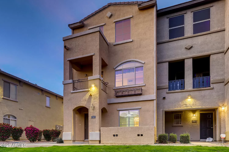 Tempe Townhome: 2402 E 5th St