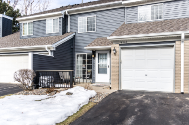 Woodbury Townhome: 1810 Donegal Drive