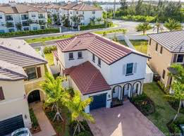 HIALEAH GARDENS House: 10511 w 35 way