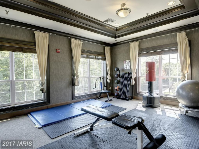 alexandria House: 4862 Eisenhower Ave