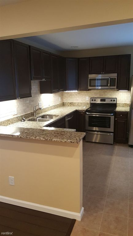 Columbus Apartment: 415 1/2 Eldridge Ave