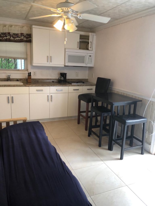 Dania Beach Apartment: 15 SW 5 st,
