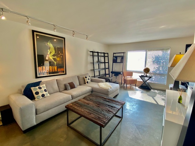 West Hollywood Condo: 970 Palm Ave