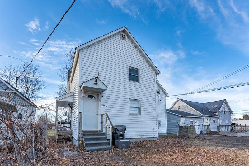 Stanley Apartment: 205 Helgerson St