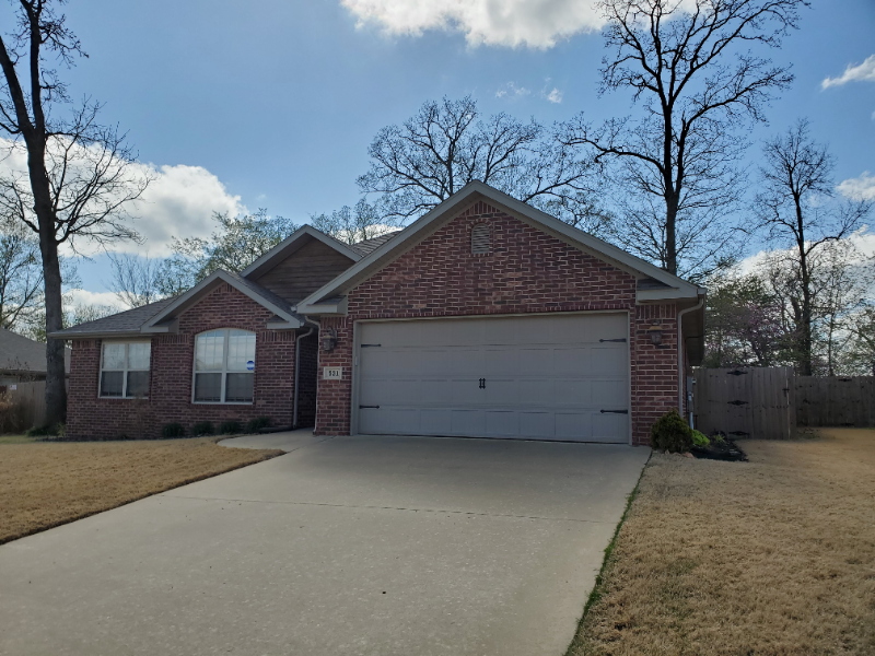 Centerton House: 531 Timber Ridge St