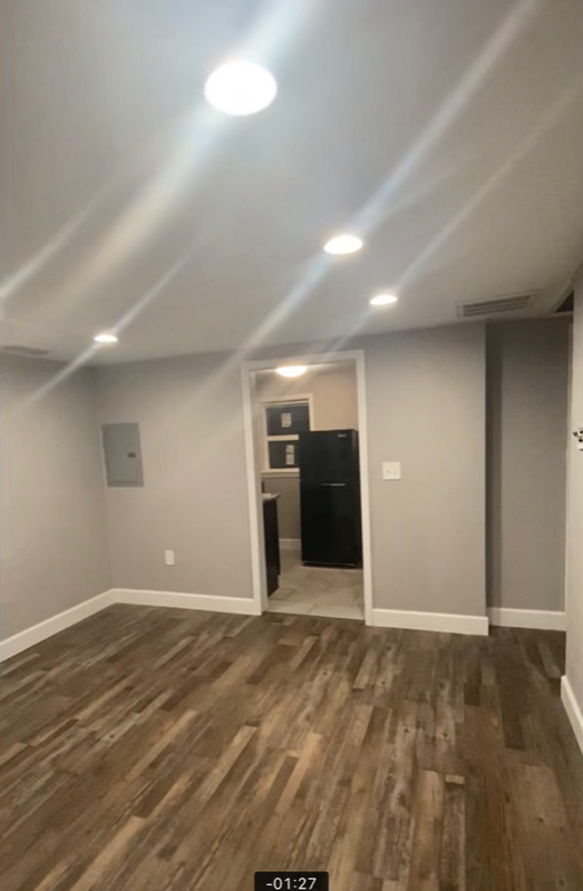 Lake City House: 652 NE Congress Ave