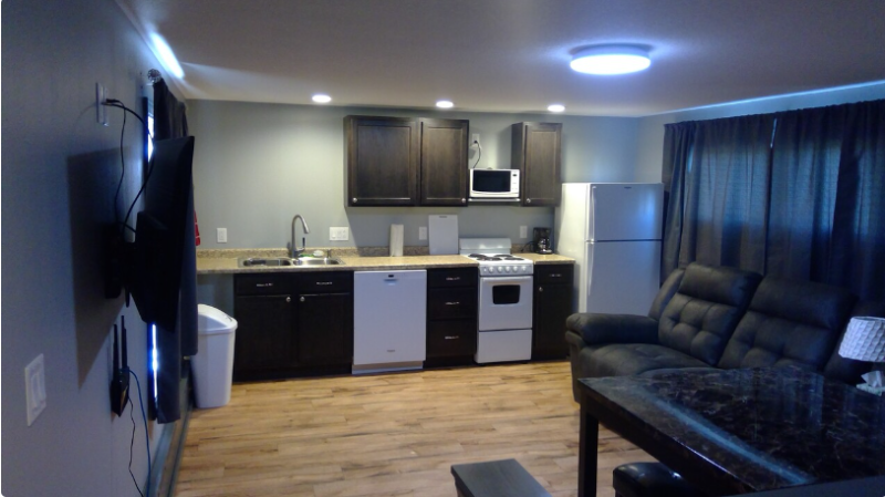 Grinnell Apartment: 808 6th Ave W