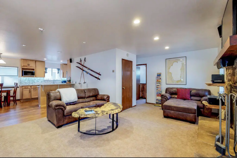 South Lake Tahoe House: 889 Tallac Ave