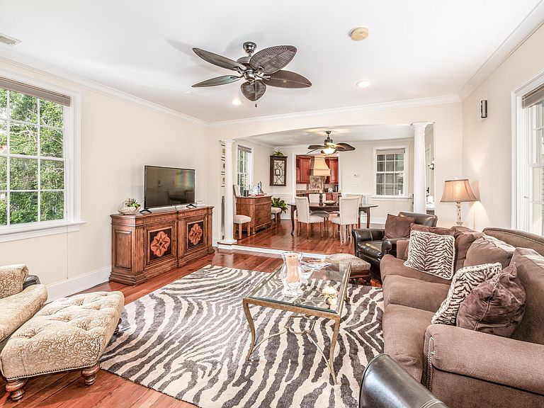 Charleston Apartment: 175 Wentworth