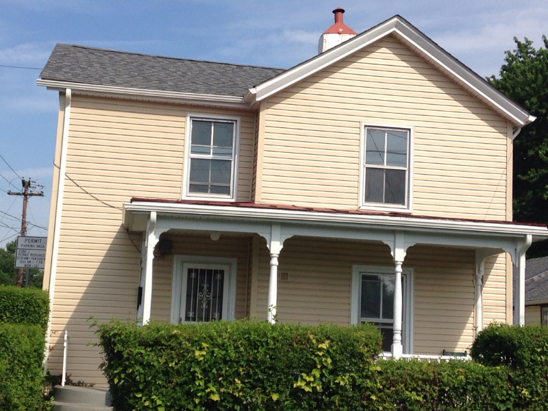 Charlottesville House: 301 10 1/2 St NW