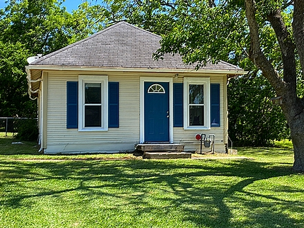 Brenham House: 1016 W. Jefferson St