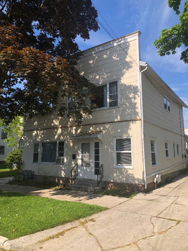 Sheboygan Apartment: 2122 N 12th St