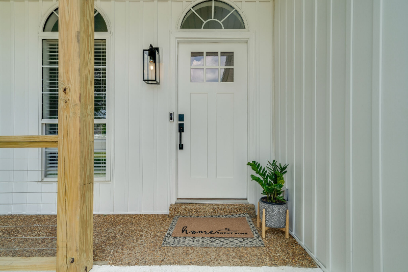 White House House: 103 Hunterwood Ct