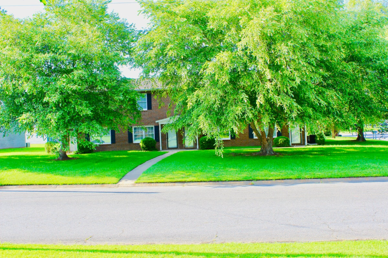 Kinston Townhome: 3201 Crestwood Dr