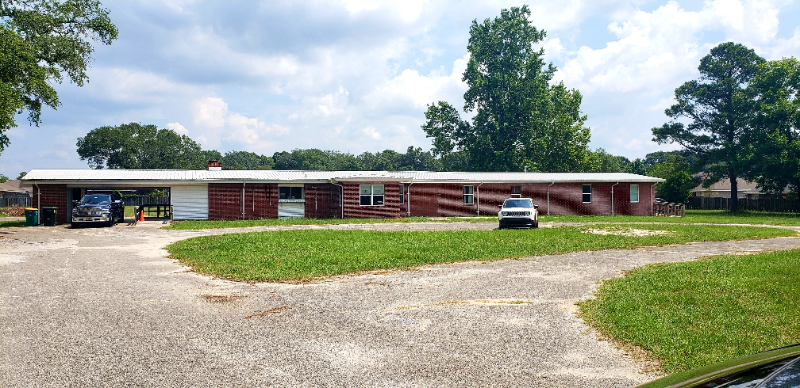 Crestview House: 2301 W James Lee Blvd