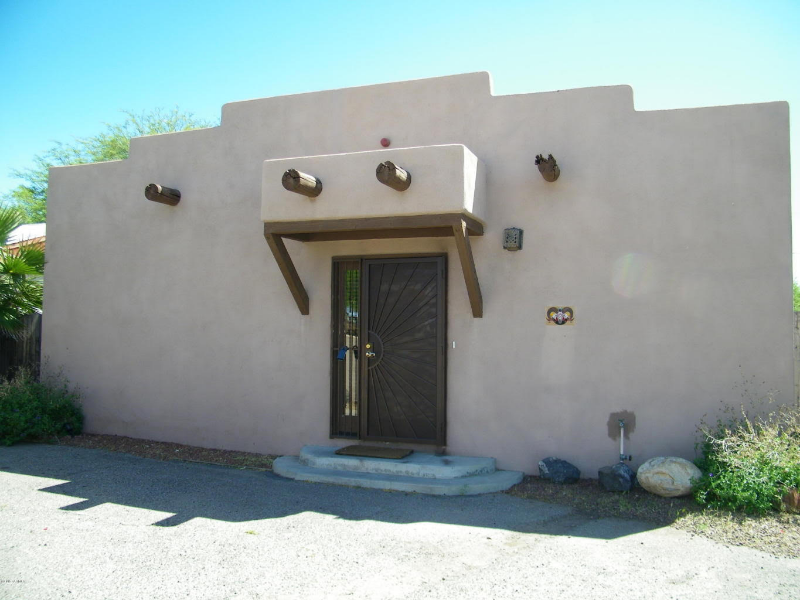 tucson House: 2328 e 6th st