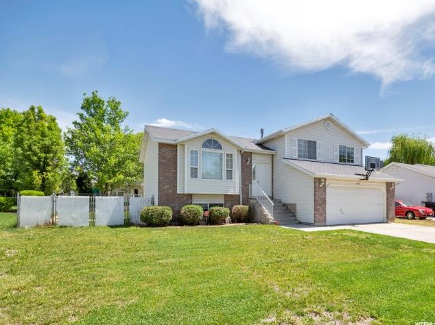 Clinton House: 1932 N 810 W