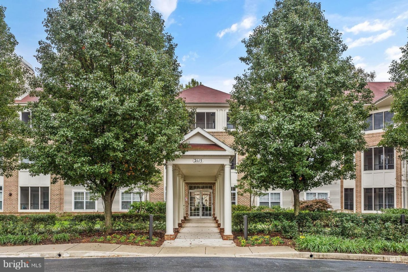 Woodstock Condo: 2115 Ganton Grn