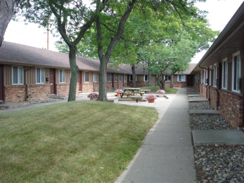 Toledo Apartment: 1955 Reynolds