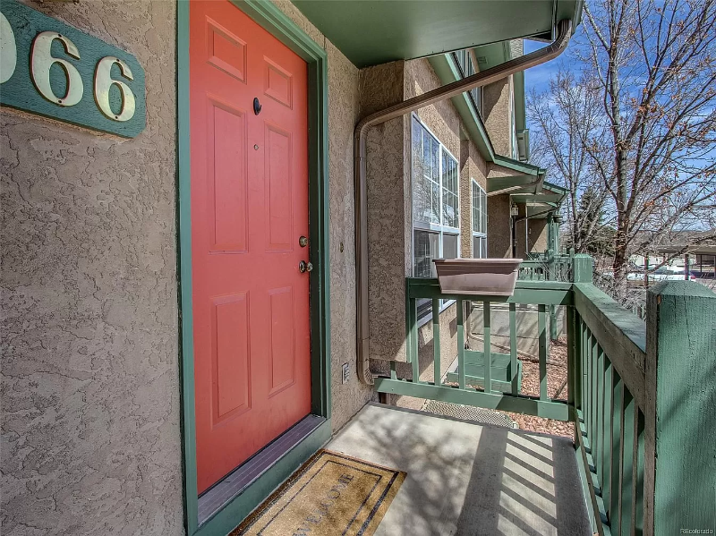 Colorado Springs Townhome: 6066 Colony Cir