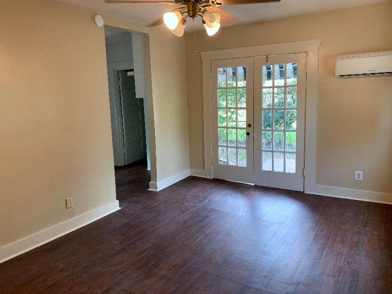 Monroe Apartment: 1015 1/2 North 8th Street