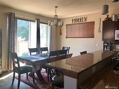 Bremerton House: 469 NE Nantucket St