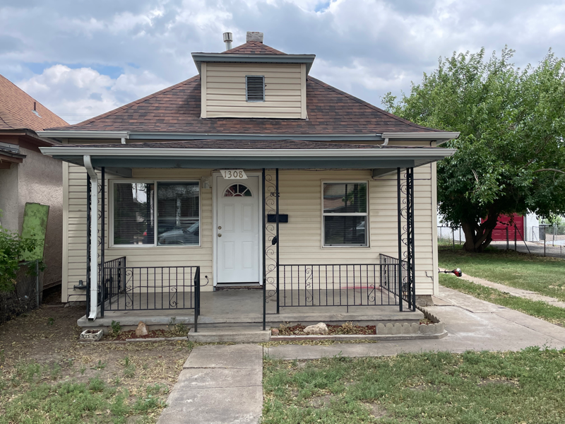 Pueblo House: 1308 Cypress St