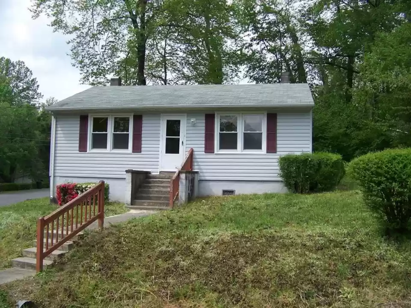 Brookneal House: 102 Third St