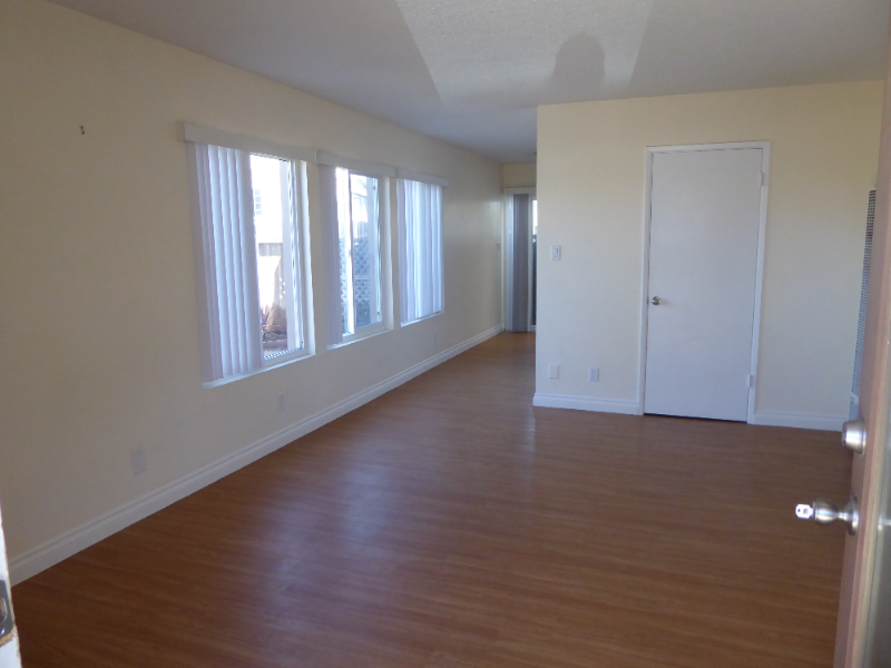 Oxnard Apartment: 214 Melrose Dr