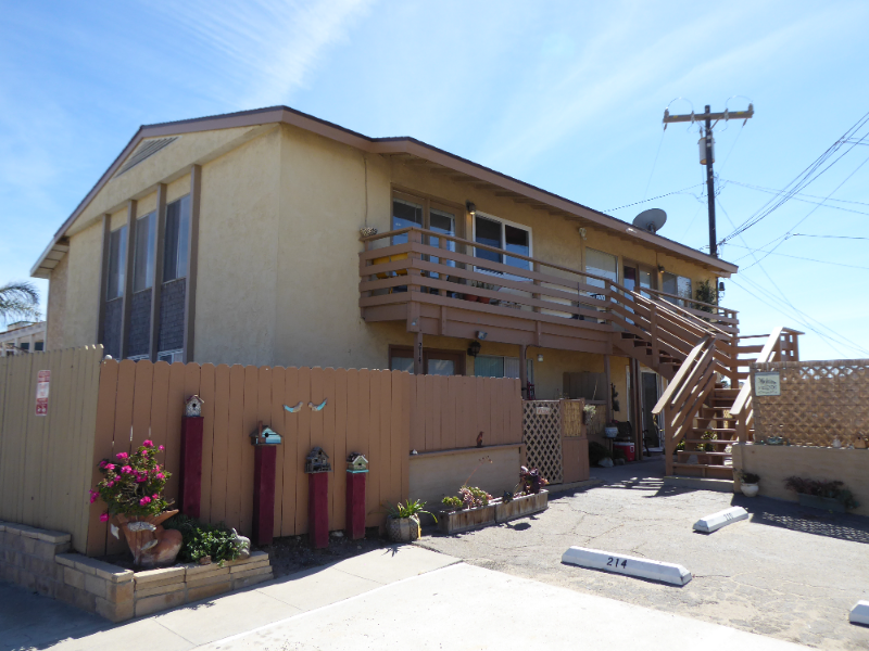 Oxnard Apartment: 214 Melrose Dr