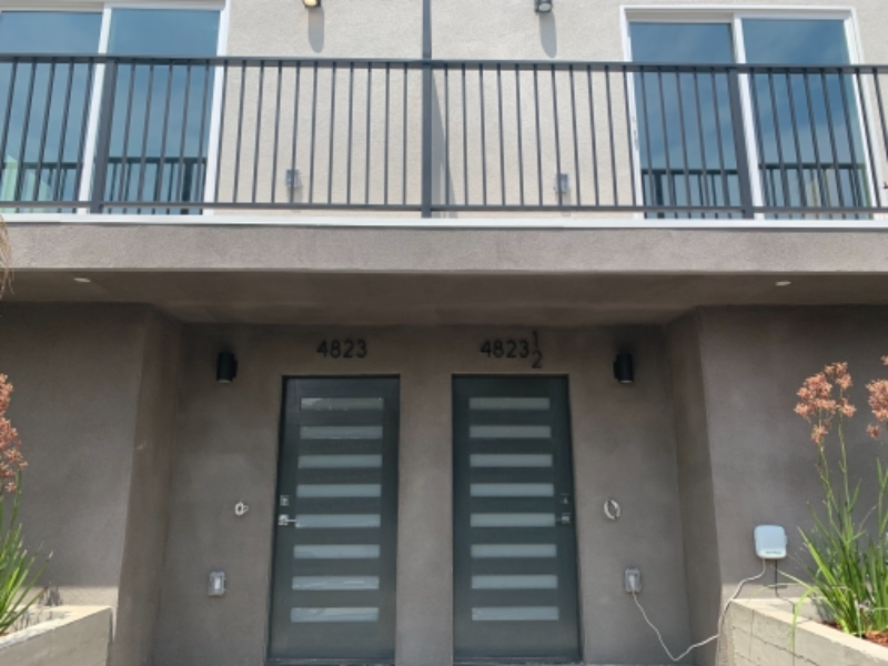 North Hollywood Townhome: 4823 - 4825 Riverton Ave